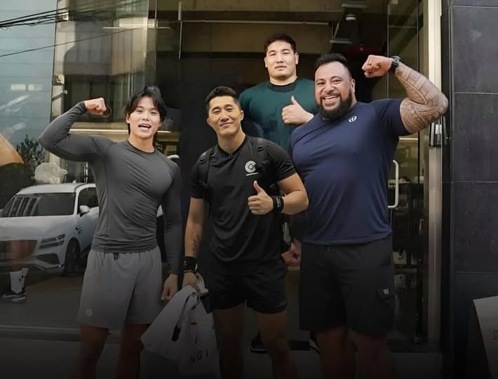 12 сарын 6 -нд энэ 3 ирэх юм байна. Ирэх ирэхдээ Нетфликсийн багтай цуг ирнэ гэнэ. Яана вэ хэдүүлээ, хэсэг нийтээрээ гал түлэхгүй байх уу? 😂