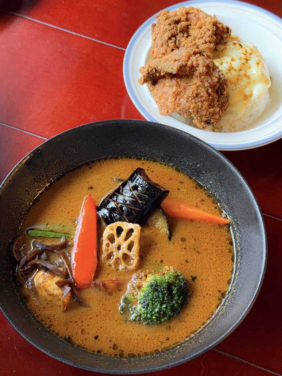 #베리냠
합정 카레시🍛
야채+토리장기 스프카레 2단계 치즈밥
치킨이 바삭해서 넘넘 맛있었어요...😳