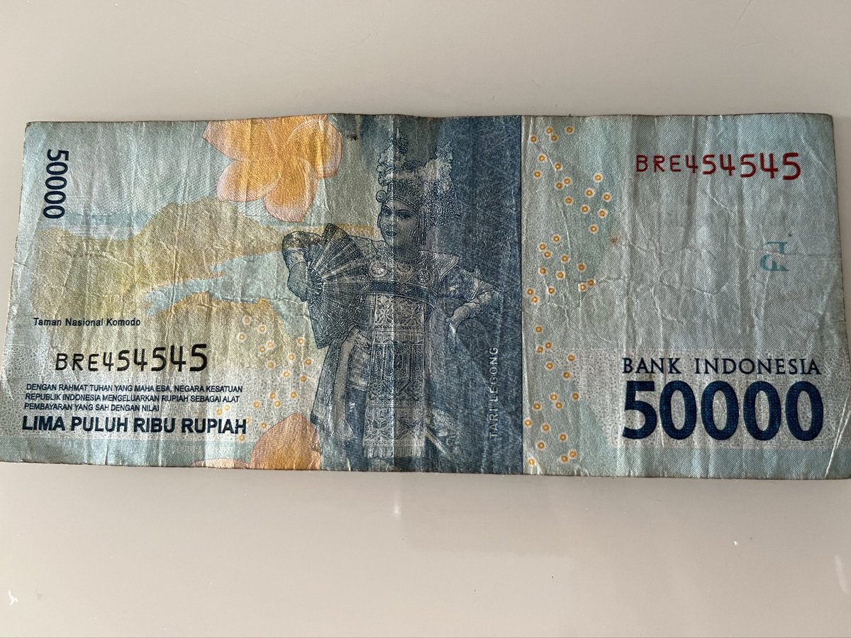 Angka 45–45–45 itu katanya membawa energi stabil, polanya konsisten. Sering dikaitkan dengan ‘flow yang lancar’ ideal versi teori. Dan bagi yang suka berburu peruntungan di kartu kiu-kiu, angka ini cocok: yang hasilnya sama-sama bikin deg-degan antara hoki atau ngenes.