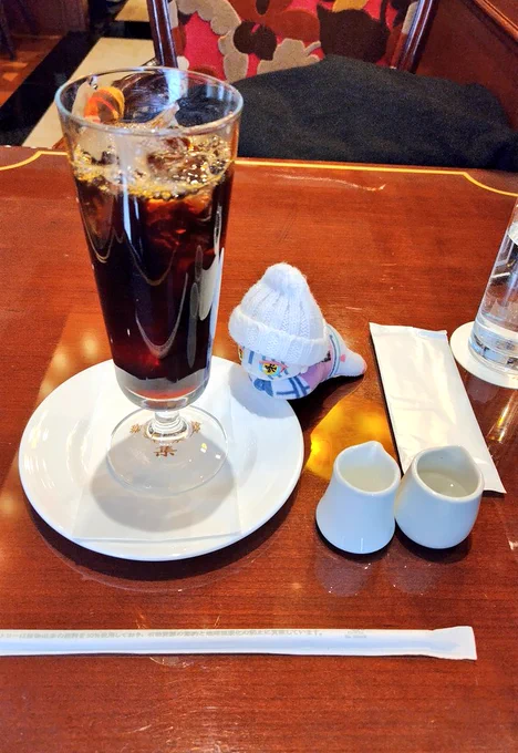 今日はハグチャンとデート おでけけのときは必ず被ってるおきににりの帽子ですが、昨日ようやく洗濯できました ふわふわいいによい~になりました ンママごはん!