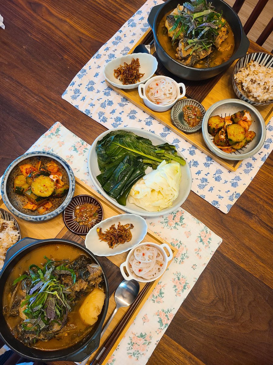 추운날 딱인 음식 감자탕/
정성 많이 들여 끓임.
손 많이 가지만 넘 맛있었다🥹