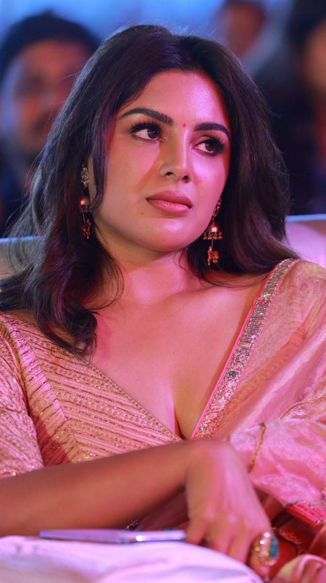 G65hRbLbkAMoNyZ?format=jpg&name=medium