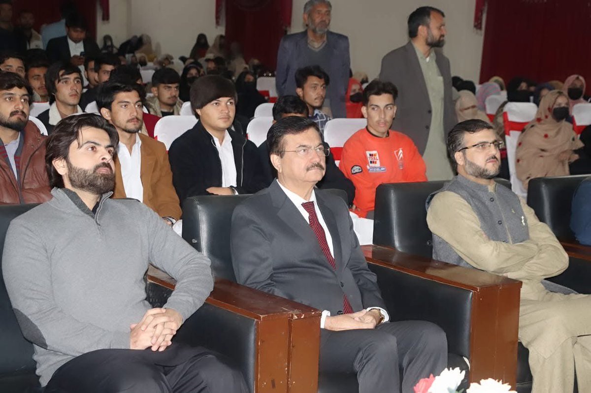 iamAhmadMustafa's tweet image. Pakistani Cricketer Ahmad Shehzad Visits University of Buner!

Ahmad Shehzad shared an insightful and powerful message, encouraging youth to embrace hard work, humility, and service to humanity.

#UniversityOfBuner #AhmadShehzad #MotivationalTalk #JourneyOfHumanity