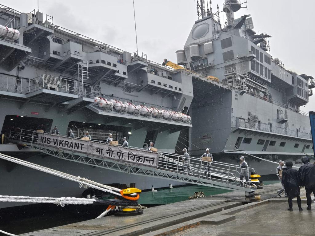 Defencematrix1's tweet image. India has rushed in large scale HADR support to Sri Lanka in the aftermath of Cyclone Ditwah. INS Vikrant &amp;amp; INS Udaygiri currently docked in Colombo has provided 4.5 tons of dry rations, 2 tons of fresh rations, and other essential relief items to assist affected families.