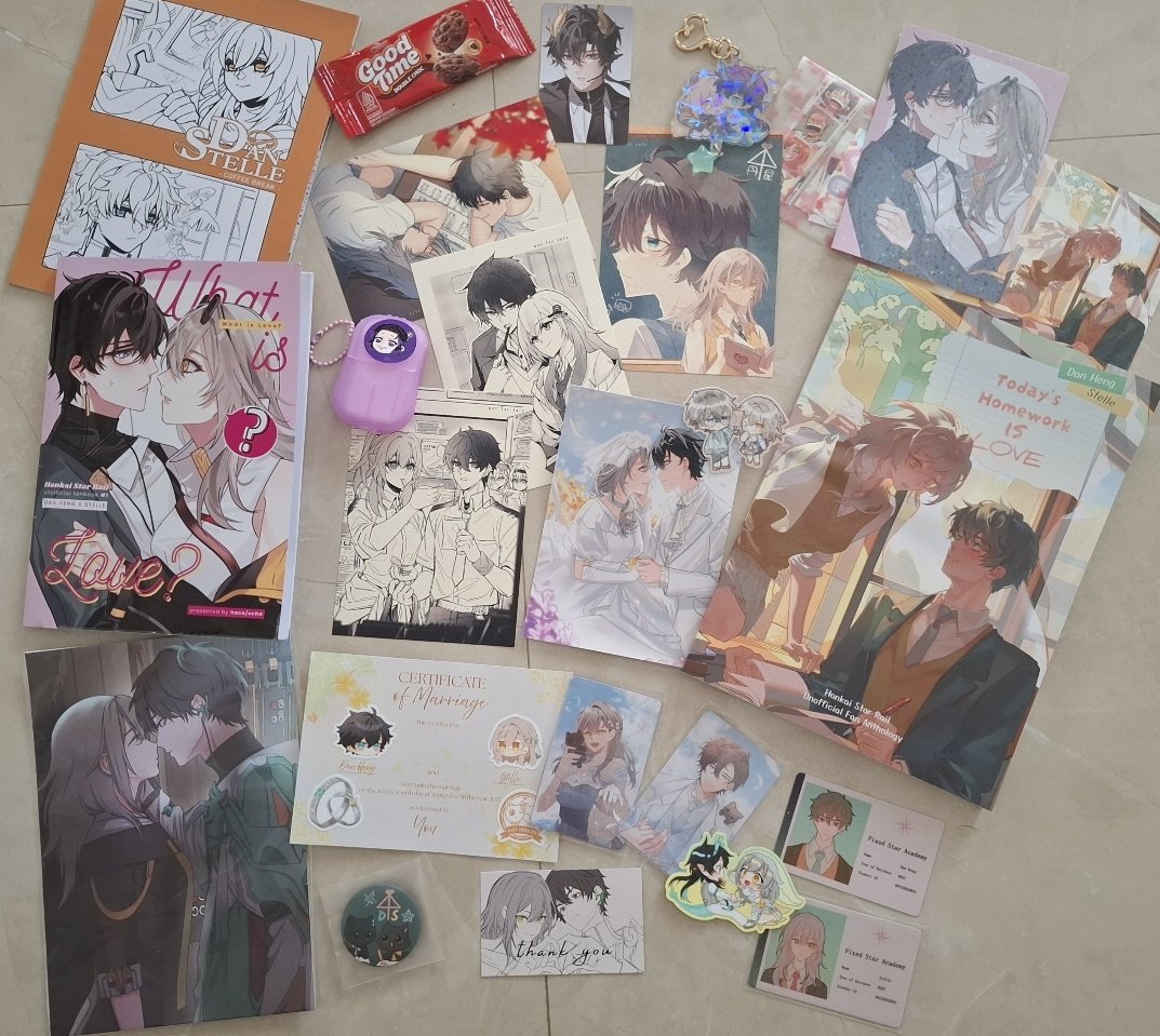 scaxamouche's tweet photo. My danstelle stuff from cf!! 🥺❤️
Special thanks to kak @hako_haus, best jastiper!!<3 
(And for the freebies, SHINOBU 🥹)
I wish i can get all the danstelle print and the standee tapi ga sempet huhu next time semoga lebih banyak merch danstelle my parents 😭💔 https://t.co/tK1frTNalB