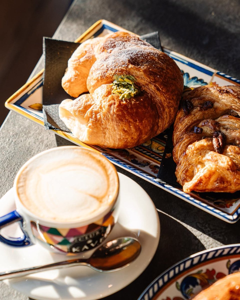 Per chi al mattino non rinuncia a un piccolo piacere della vita, buona giornata ♥️