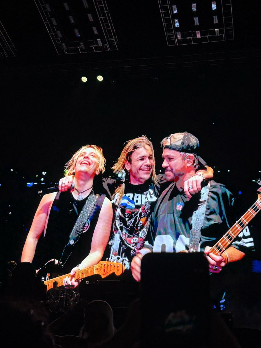 _LikeTheMonth's tweet image. Hoy tocó mi banda de rock