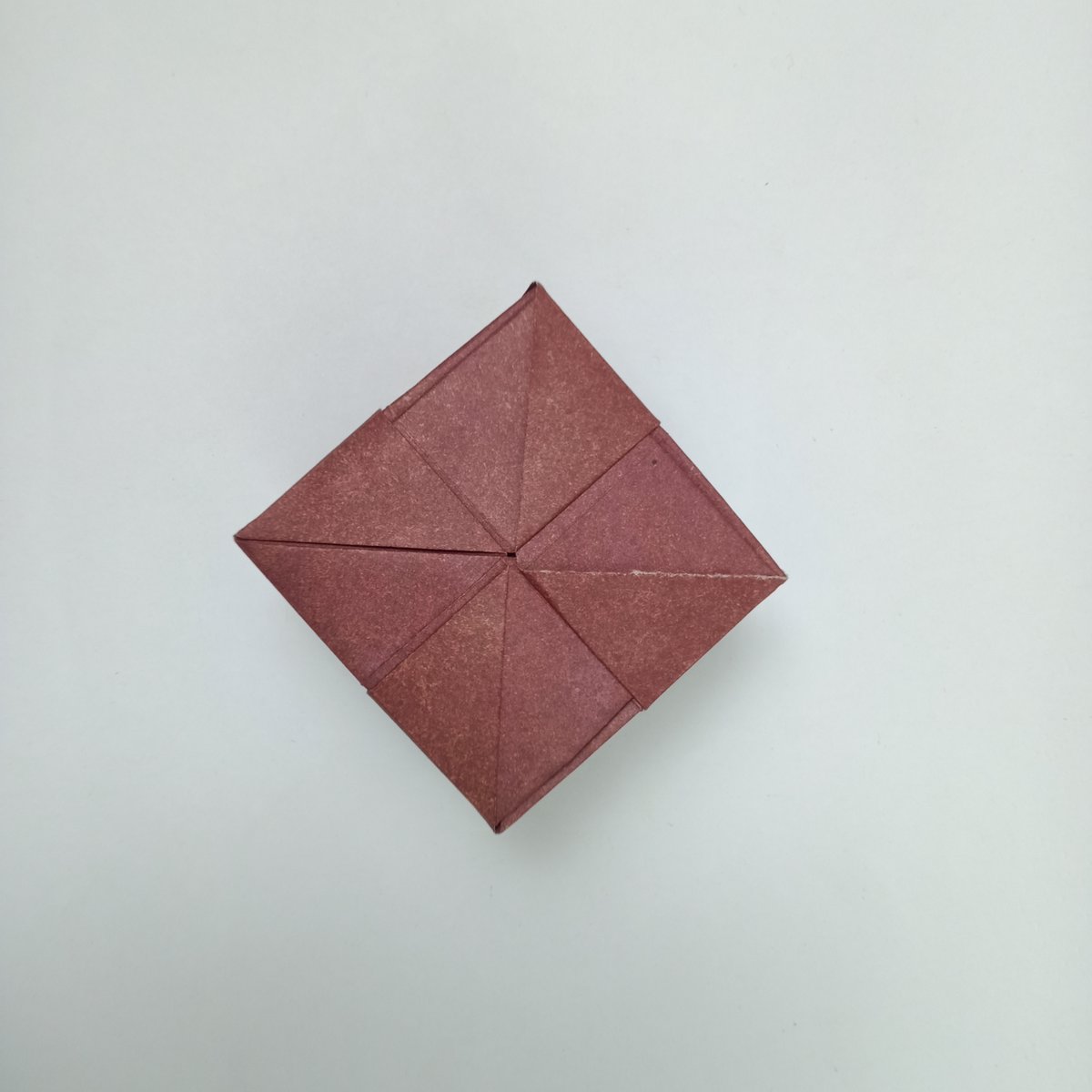 MaitreyeeDhar97's tweet photo. Folding one of the most beautiful advanced origami boxes ever!
Perfect for gifting, storage, or just showing off your paper craft skills.
Let’s fold together ❤️✂️

#origami #3dorigami #boxorigami #box #cube #origami #scrapcarved #artandcraft #paperart https://t.co/ZbScQBVpfz