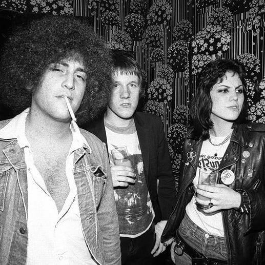 PunkRockStory's tweet image. 48 years ago
Handsome Dick Manitoba of The Dictators, Mark Perry of the punk fanzine Sniffin Glue and Joan Jett of The Runaways in London, England, November 1977.

Photo by Bob Gruen

#punk #punks #punkrock #thedictators #joanjett #womanofpunk #history #punkrockhistory