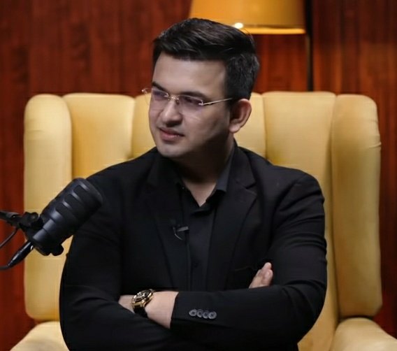 KraantiKumar's tweet photo. शुभंकर मिश्रा ने अपने पॉडकास्ट में अवध ओझा सर से अनंत सिंह और शहाबुद्दीन पर तुलनात्मक सवाल किया

की एक को दुनिया अपराधी कहती है और एक को, अनंत सिंह को दुनिया रॉबिनहुड कहती है.

शुभंकर मिश्रा ने कोशिश की अनंत सिंह को महान बताया जाए और शहाबुद्दीन अपराधी.

अवध ओझा सर का जवाब सुनकर मैं भी हैरान हो गया. अवध ओझा सर ने कहा,

रॉबिनहुड तो शहाबुद्दीन भी हैं तभी तो उनका बेटा ओसामा जीता. एक आदमी को बुरा पेश किया जा रहा है, क्यों की शहाबुद्दीन RJD विचारधारा के नायक हैं. अनंत सिंह BJP विचारधारा के नायक हैं. 

अवध ओझा सर ने मीडिया के प्रोपेगैंडा को बेनकाब कर दिया. आज से अवध ओझा सर को अवध बोझा नही बोलूंगा.