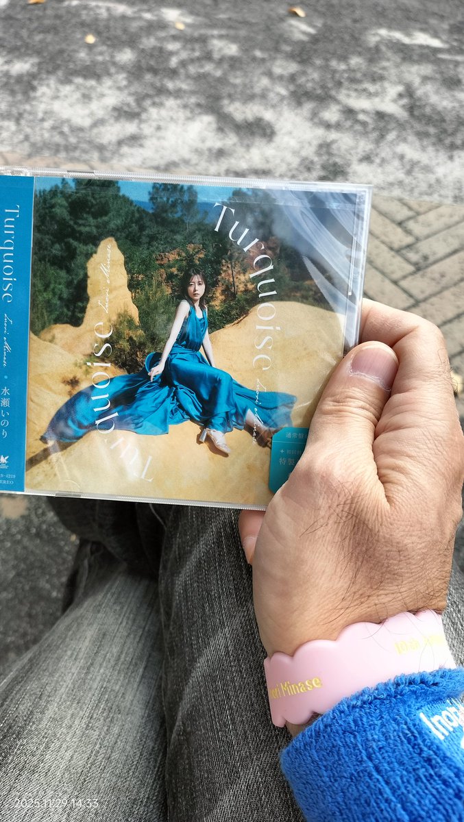 CD購入はライブ会場でと決めていた。 会場特典のブロマイドが神過ぎて