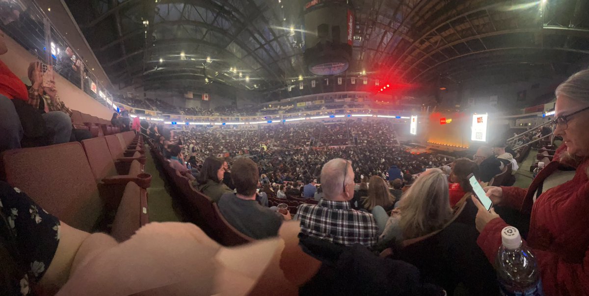 specialks01's tweet image. Hershey Pa Giant Center 
November 28, 2025 Black Friday 
Sold Out @mattrife show
Recap:
- service dog
- gave two older ladies a spa day tomorrow 
- had a Dustin &amp;amp; a rusty 
- talked about anxiety I thank you 
- James best friend and baby 
- 1st show to sell out 
- Amsterdam show