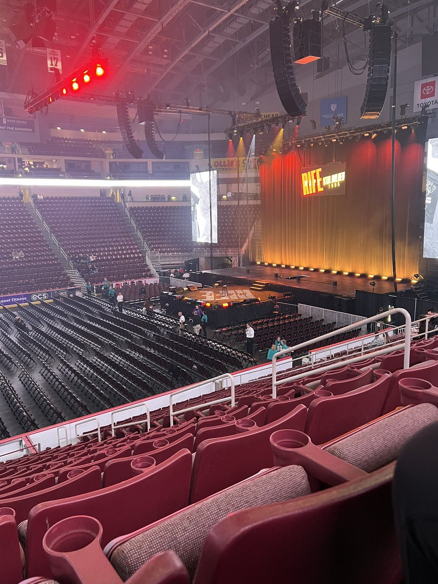 specialks01's tweet image. Hershey Pa Giant Center 
November 28, 2025 Black Friday 
Sold Out @mattrife show
Recap:
- service dog
- gave two older ladies a spa day tomorrow 
- had a Dustin &amp;amp; a rusty 
- talked about anxiety I thank you 
- James best friend and baby 
- 1st show to sell out 
- Amsterdam show