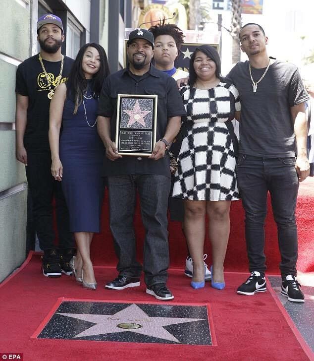 Ice Cube is a real one for taking his whole family for the Hollywood walk of fame 👏