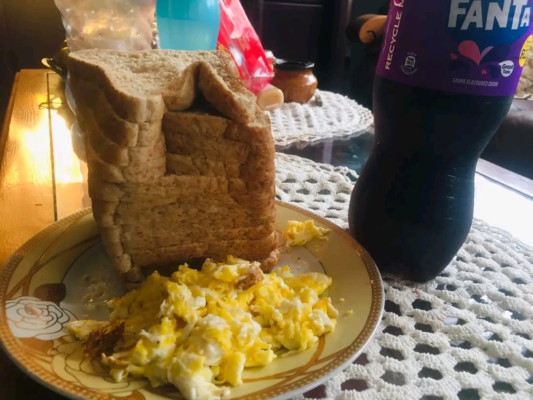 KabeloMohlah02's tweet image. Young breakfast before going out.