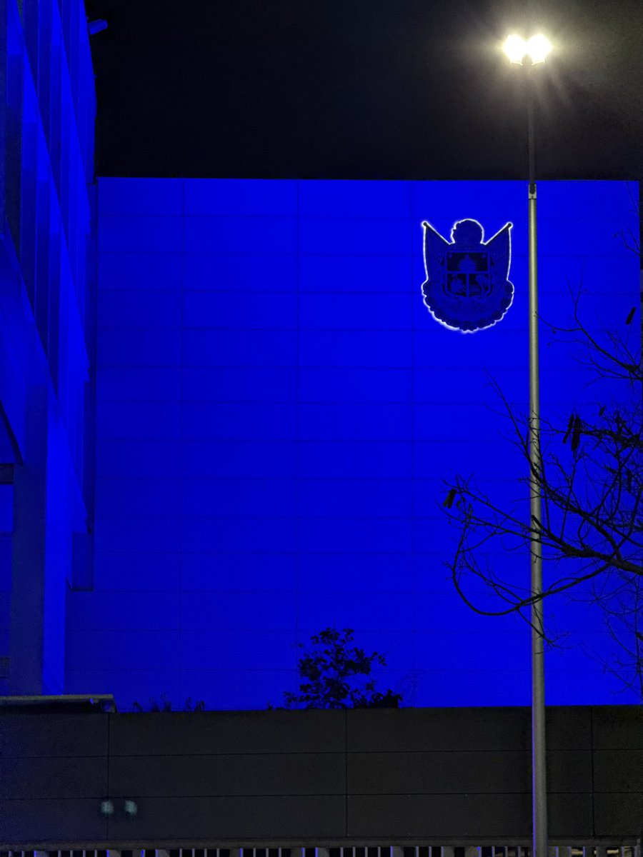 diputadavero's tweet photo. 💙 Iluminamos de azul la Legislatura Querétaro 💙

Hoy encendimos de azul el edificio de la Legislatura para conmemorar el 29 de noviembre, Día Nacional del Cáncer de #Próstata. Una fecha que nos recuerda la importancia de hablar, visibilizar y actuar a tiempo. https://t.co/eXnnmfGGVh