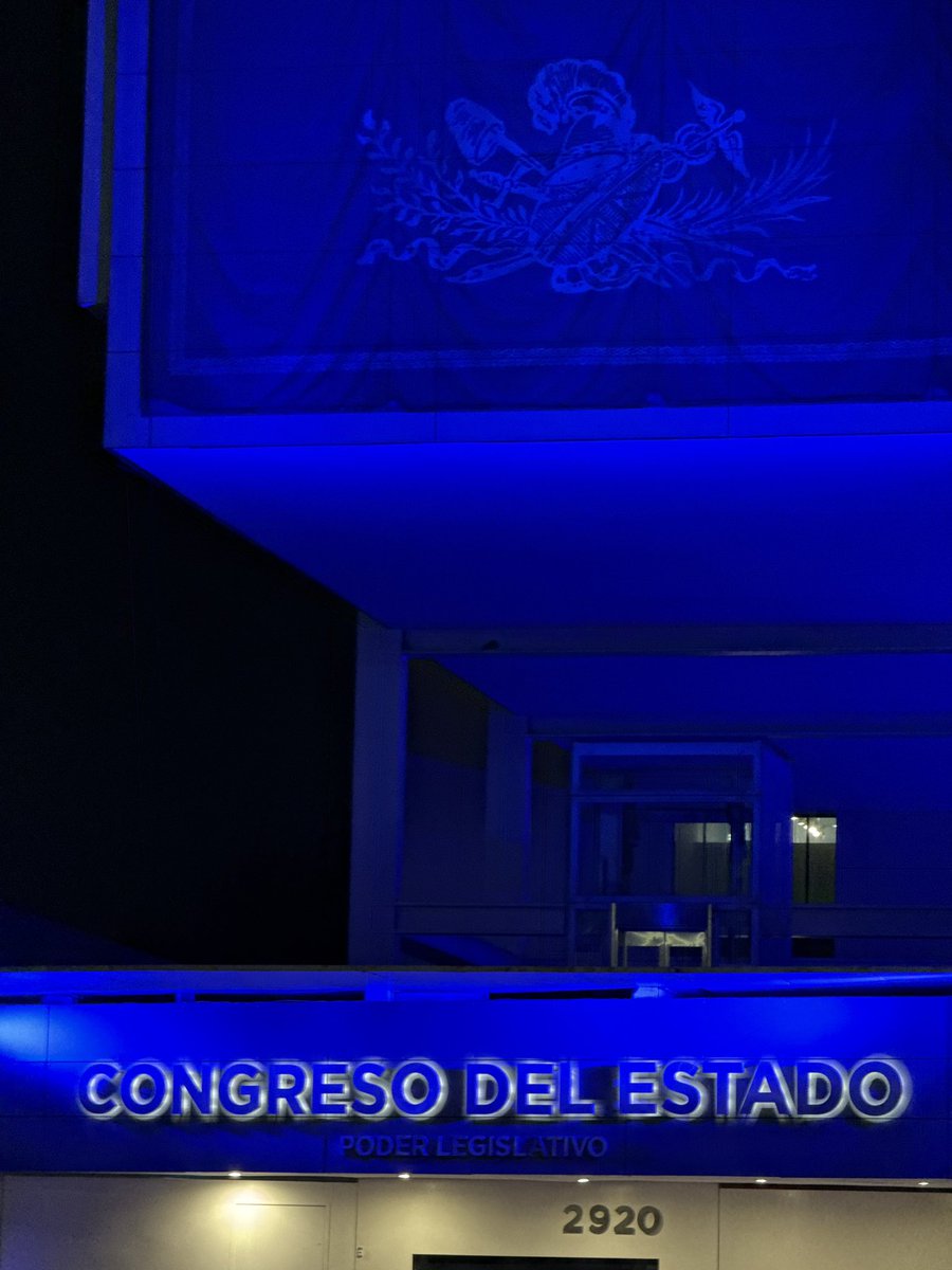 diputadavero's tweet photo. 💙 Iluminamos de azul la Legislatura Querétaro 💙

Hoy encendimos de azul el edificio de la Legislatura para conmemorar el 29 de noviembre, Día Nacional del Cáncer de #Próstata. Una fecha que nos recuerda la importancia de hablar, visibilizar y actuar a tiempo. https://t.co/eXnnmfGGVh