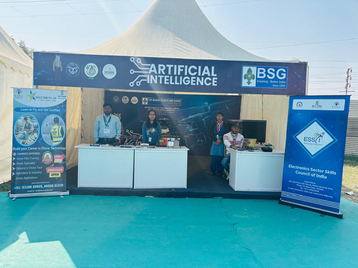 EssciIndia's tweet image. The Hon’ble President of India, Smt. Droupadi Murmu, graced the closing ceremony of the Diamond Jubilee Celebrations of Bharat Scouts and Guides at the 19th National Jamboree in Lucknow.
#PresidentOfIndia #DroupadiMurmu #BharatScoutsAndGuides #DiamondJubileeCelebrations