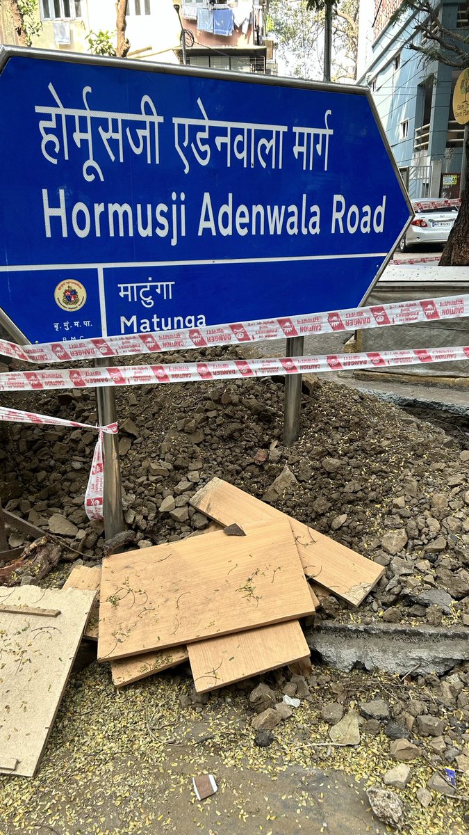 HemendoshiN's tweet photo. Digged since past 22 days,NO works since then,very inconvenient to pedestrian,complain lodged earlier,still NO works started,what exactly BMC doing?
@mybmc @mybmcWardFN @NehalShahBJP @CMOMaharashtra @AmeetSatam https://t.co/cSzorBnZJ3