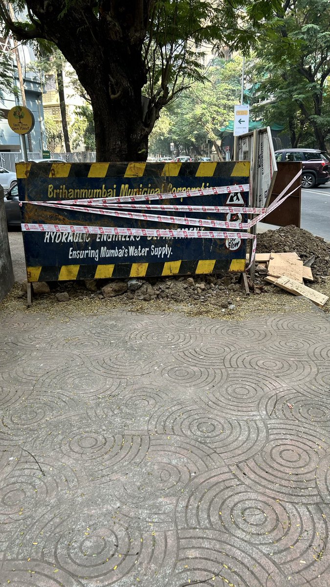 HemendoshiN's tweet photo. Digged since past 22 days,NO works since then,very inconvenient to pedestrian,complain lodged earlier,still NO works started,what exactly BMC doing?
@mybmc @mybmcWardFN @NehalShahBJP @CMOMaharashtra @AmeetSatam https://t.co/cSzorBnZJ3