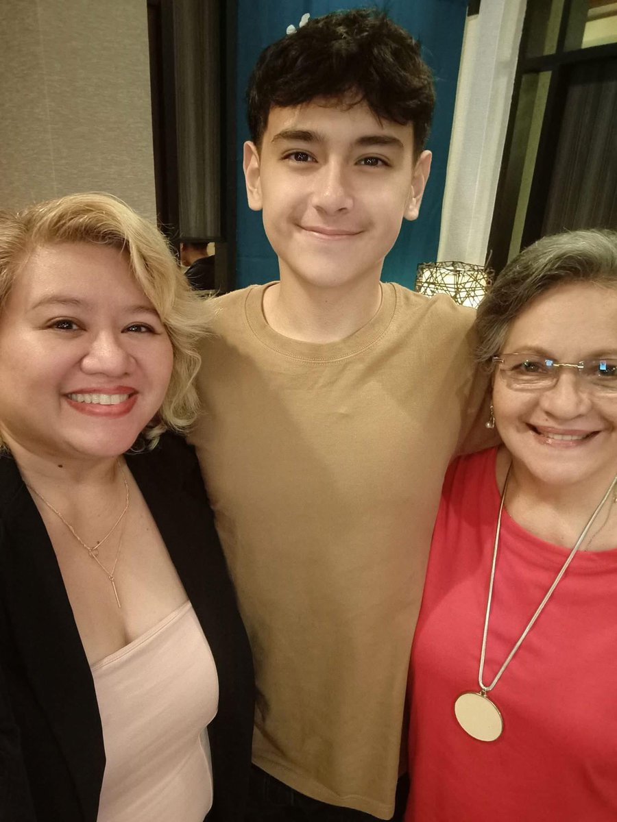 TeamHeathOfc's tweet image. Ilang beses binanggit ni Heath how badly he wanted to help his family. 

Katulad ni Heath, ganun din tayo sa pamilya natin. 

He represents us all,

A caring son to his parents
A protector to his siblings 
A  loving grandson to his lali.

Isang anak na gagawin ang lahat para sa…