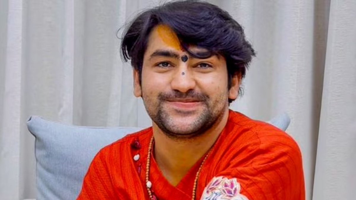 ManishPDA's tweet image. बागेश्वर धाम की कथा के दौरान हुई चोरी की वारदात का पुलिस ने बड़ा खुलासा कर दिया है।

23 नवंबर को निकली कलश यात्रा में महिलाओं की भीड़ के बीच धक्का-मुक्की का फायदा उठाकर सोने की चेन और मंगलसूत्र उड़ाने वाली लेडी चोर गैंग को पुलिस ने गिरफ्तार कर लिया है।

पुलिस जांच में सामने आया…