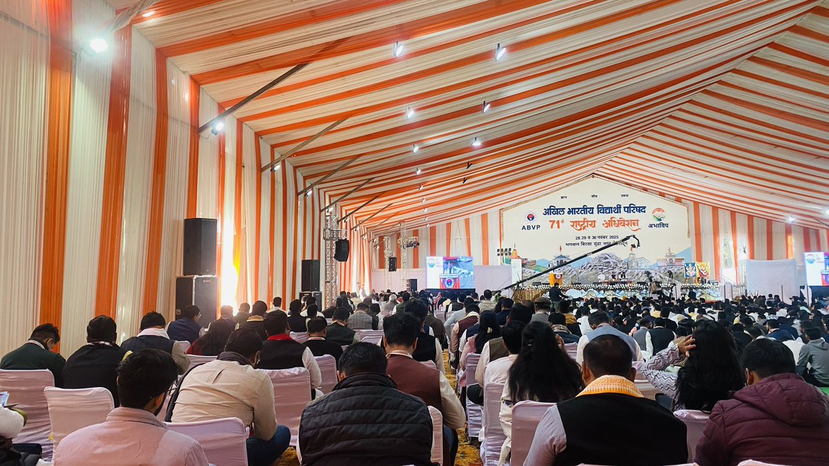 ABVPVoice's tweet photo. अधिवेशन की हर चर्चा, हर प्रस्तुति और हर विचार संगठन के चरित्र को और मजबूत करता है। देहरादून इसका आदर्श मंच बनने जा रहा है।
#71stABVPConf
#ChaloDevbhoomi https://t.co/LlYSVUr3kF