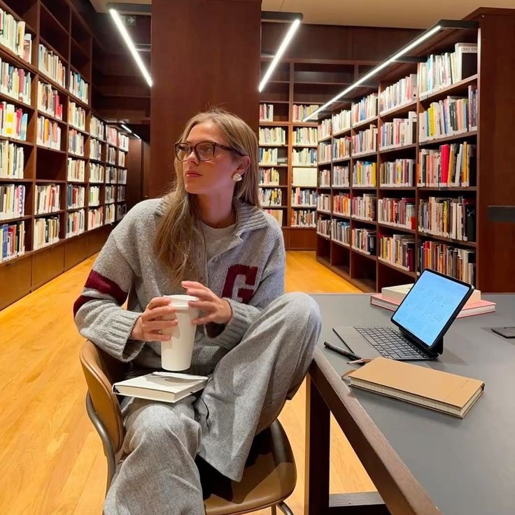 _GirlSay's tweet image. to be pretty, rich and educated