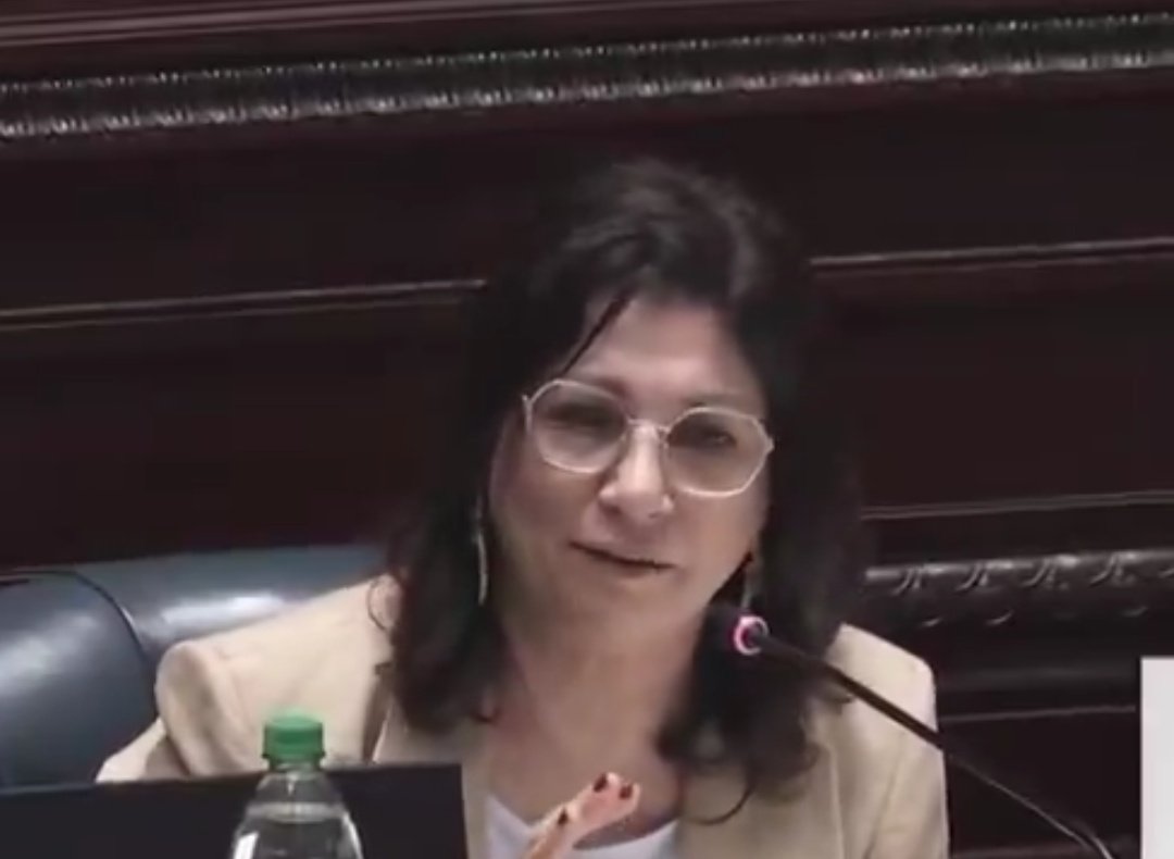 Juancho_uruguay's tweet image. "El frente amplio fue el creador del voto de las mujeres; hasta antes de la presidencia de Tabaré Vázquez, las mujeres éramos esclavas y no nos dejaban estudiar".