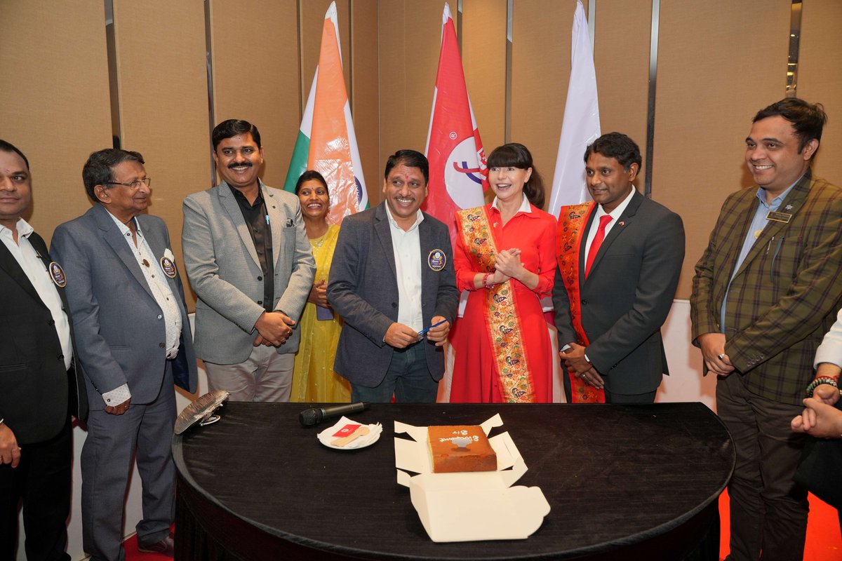 Shreekant26's tweet photo. 𝐒𝐡𝐫𝐞𝐞𝐤𝐚𝐧𝐭 𝐏𝐚𝐭𝐢𝐥 𝐏𝐚𝐯𝐞𝐬 𝐭𝐡𝐞 𝐖𝐚𝐲 𝐟𝐨𝐫 𝐒𝐂𝐆𝐓-𝐏𝐈𝐂𝐂 𝐒𝐭𝐫𝐚𝐭𝐞𝐠𝐢𝐜 𝐄𝐱𝐩𝐨𝐫𝐭 𝐏𝐚𝐫𝐭𝐧𝐞𝐫𝐬𝐡𝐢𝐩
#SCGT #PICC #saturdayClub #polandindiachamber #shreekantpatil #leadership #Europe #Trade #partnership #Export #Viksitbharat https://t.co/4r5ZljK6kz