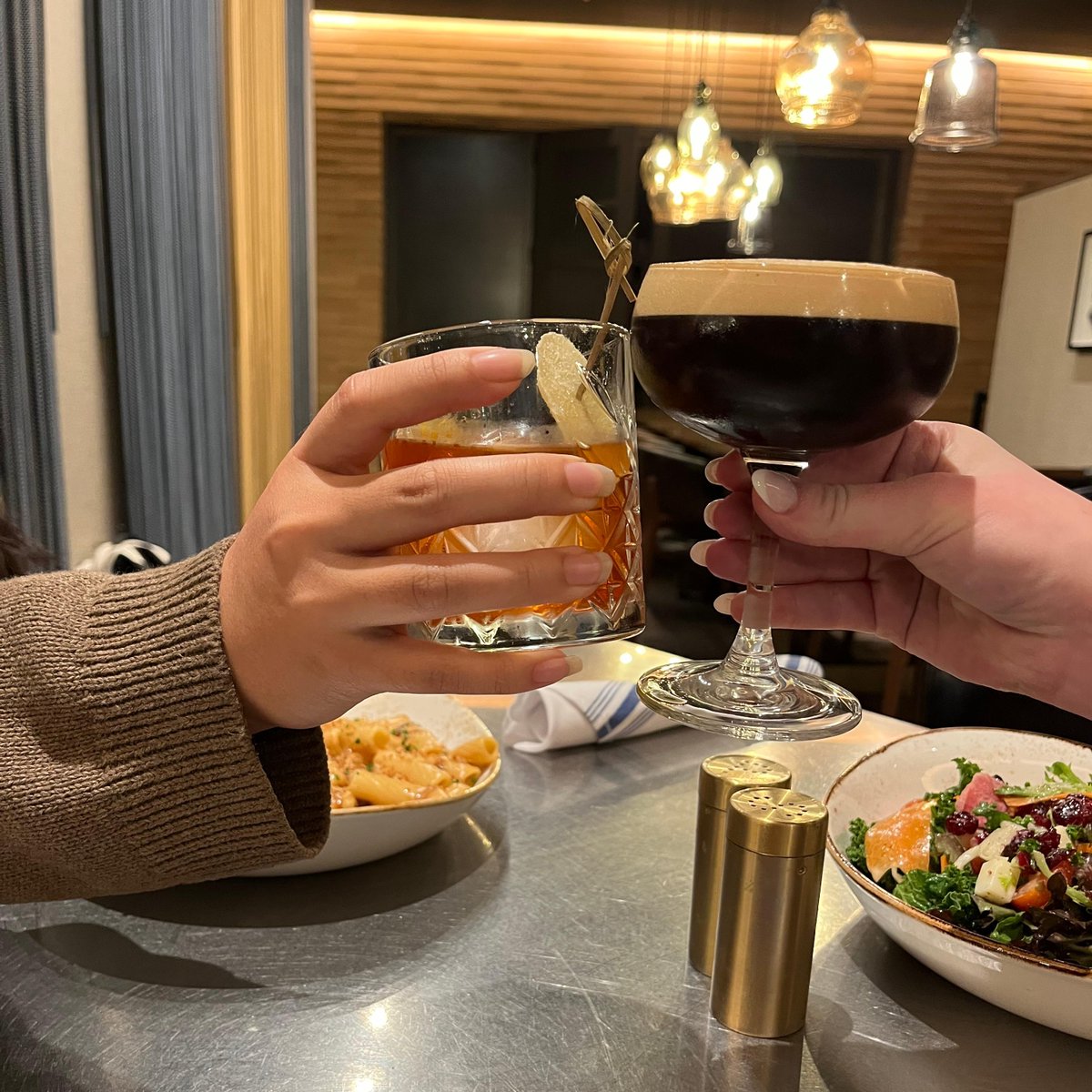 Introducing the two of our new winter specialty cocktails, the Pumpkin Revival and Commerce Classic. ☕🍸  

Try it today at Little Fib!