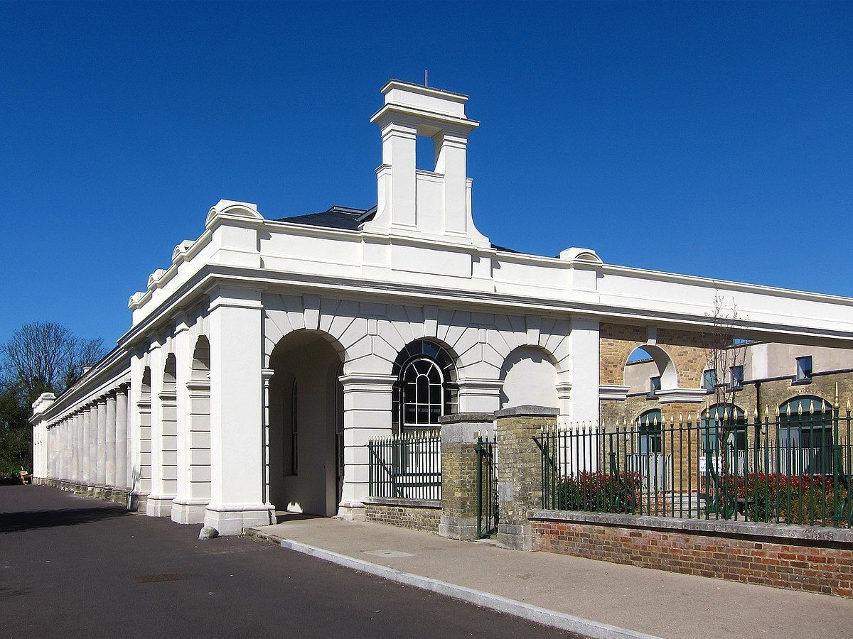 JoeBrownLondon's tweet image. #OnThisDay 184 years ago the LSWR opened a branch from Eastleigh (then Bishopstoke) to Gosport via Botley and Fareham, a ferry connecting to Portsmouth. Fareham to Gosport closed to passengers in 1953, but William Tite's building survives: Michael Coppins buff.ly/8hX7ixF