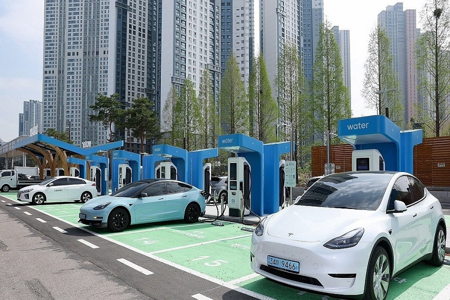 guru_drive's tweet image. South Korea to invest $191 million in developing next-gen battery technologies

testdriveguru.com/south-korea-to…

#SouthKorea #BatteryTechnology #NextGenBatteries #AllSolidStateBattery
#LithiumMetal #LithiumSulfur #EVIndustry #KimMinseok #CleanEnergy #EnergyStorage  @guru_drive
