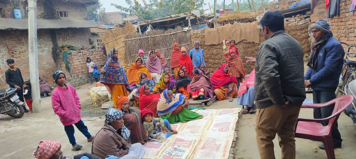 LSBA_Saran's tweet image. #HamaraShauchalayHamaraBhavishya के अंतर्गत ग्राम पंचायत में समुदाय के बीच श्याचय निर्माण एवं सुख और गिला कचरा के अलग अलग करने के फायदे के बारे #CLTS  किया जा रहा है 
@LSBA_Bihar 
@Saran_dm
@SBMGramin @IPRDBihar @BiharRDD