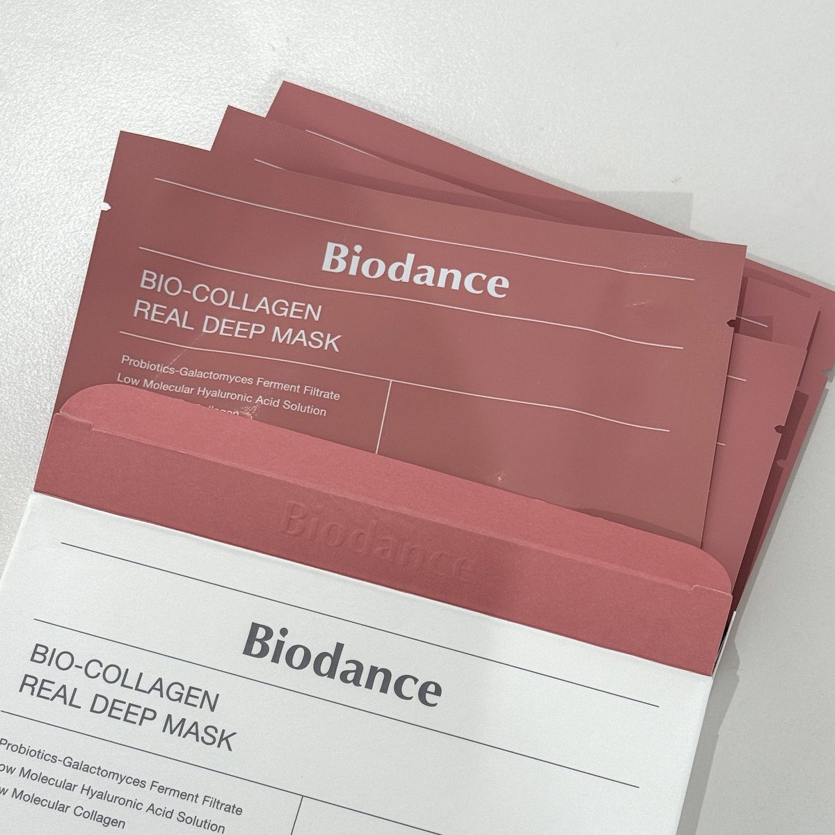 2ayoon_'s tweet image. 바이오던스인듯 세일 안하면 좀 비싼데 돈값함ㄹㅇ,,
겔 마스크 광공이라 웬만한거 다 써봐도 얘가 젤 조음
흘러내림 없고 잠깐 잠들어도 떨어짐 없슨,,,
아침에 효과도 그렇고 피부 착붙도 이게 제일 나은듯