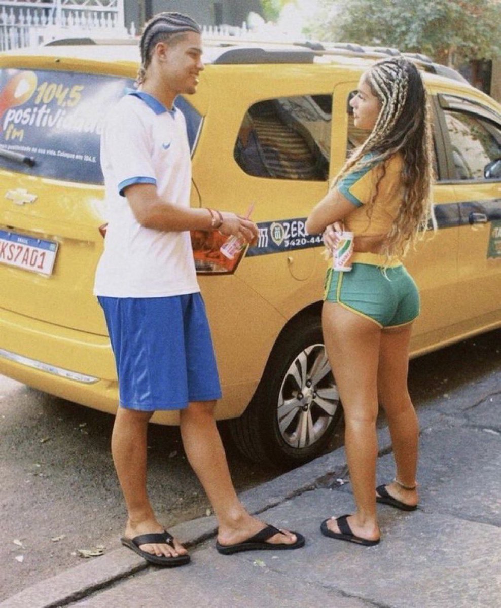 datchuguyy's tweet image. Flirty Pickup Lines To Impress Her. A thread 🧵 

1. The word of the day is &quot;legs&quot; let&apos;s go to my place and spread the word 😂