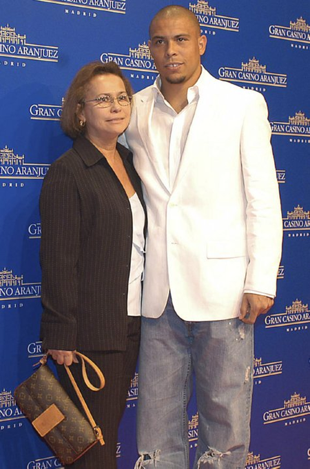 🇧🇷🗣️ Ronaldo Nazário's mother: 

“I played the lottery every week hoping to win the jackpot, but I had no idea that the winning ticket was breaking my vases in the living room with a ball.”
