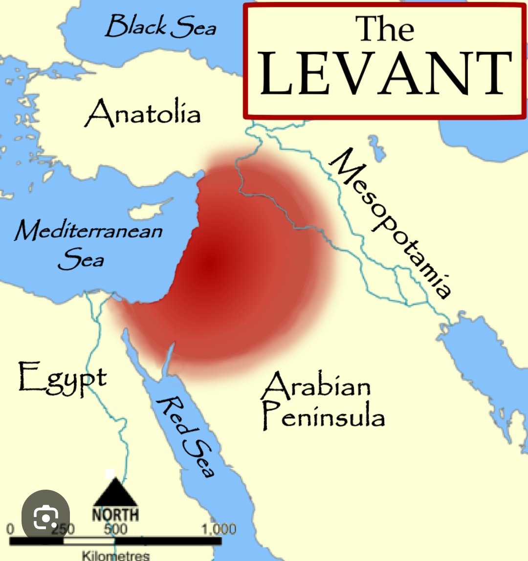 المشرق بين ثلاث هويات إمبريالية
لعنة الهلال الخصيب

لبنان وسورية والعراق ليست دولًا فقط، بل أرض تماس تاريخي بين ثلاث حضارات إمبريالية صنعت الشرق الأدنى منذ خمسة آلاف سنة:

مصر الفراعنة: دولة وادي، مركزية، صلبة ومغلقة. تركيا العثمانية الرومانية: دولة جبال وأناضول وإمبراطوريات.