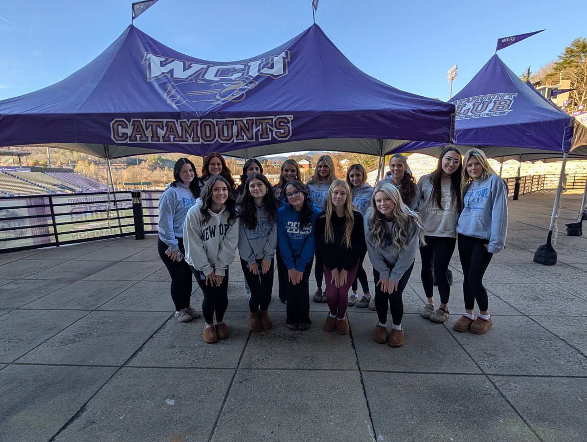 SDHS Varsity Cheer tweet media