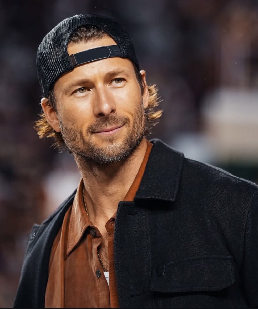 _filmcrave's tweet image. Glen Powell stuns at the Texas Longhorns. 📷
