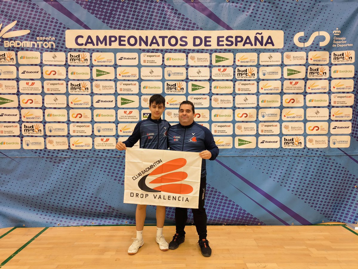 Adrián Molero finaliza en 9a posición en dobles masculinos junto a Gerard Domínguez (Manises) en el Campeonato de España Sub15 que se está celebrando en Granollers.
Lograron la victoria en la primera ronda, cediendo en los 1/8 de final...vamos DROP!!! 🏸🏸🏸 

@fdmvalencia