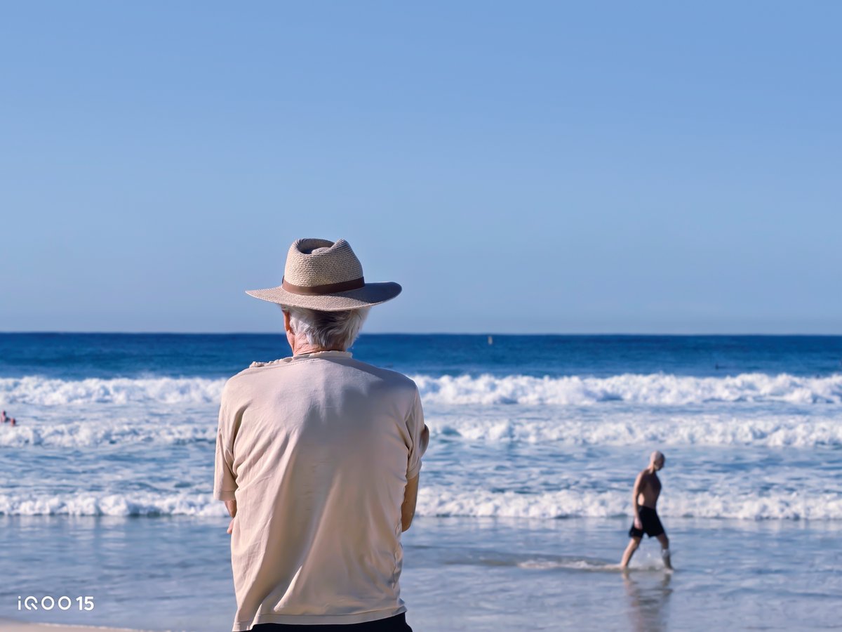 nipunmarya's tweet image. A lens that follows the blue. #iQOO15 #BeTheGOAT