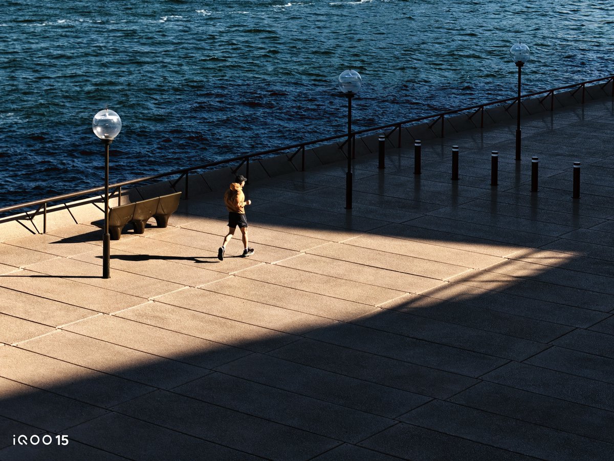 nipunmarya's tweet image. A lens that follows the blue. #iQOO15 #BeTheGOAT