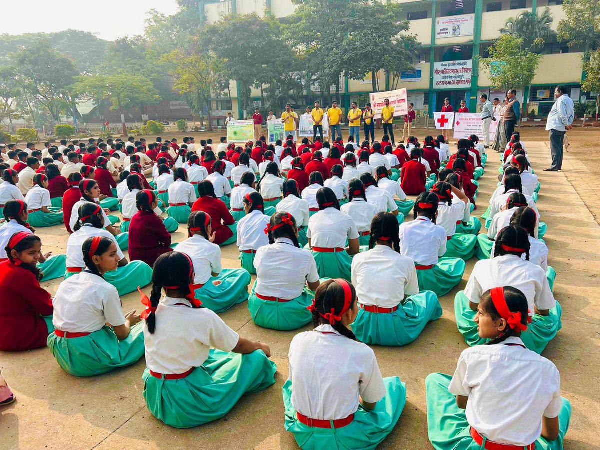 SwachhBharatGov's tweet image. Small steps, sustainable future!

Students of Shri Sayajinath School in Pimpri-Chinchwad learned about #SourceSegregation and eco-friendly living through an engaging street play. The activity inspired them to segregate waste, avoid plastics, and adopt sustainable habits.