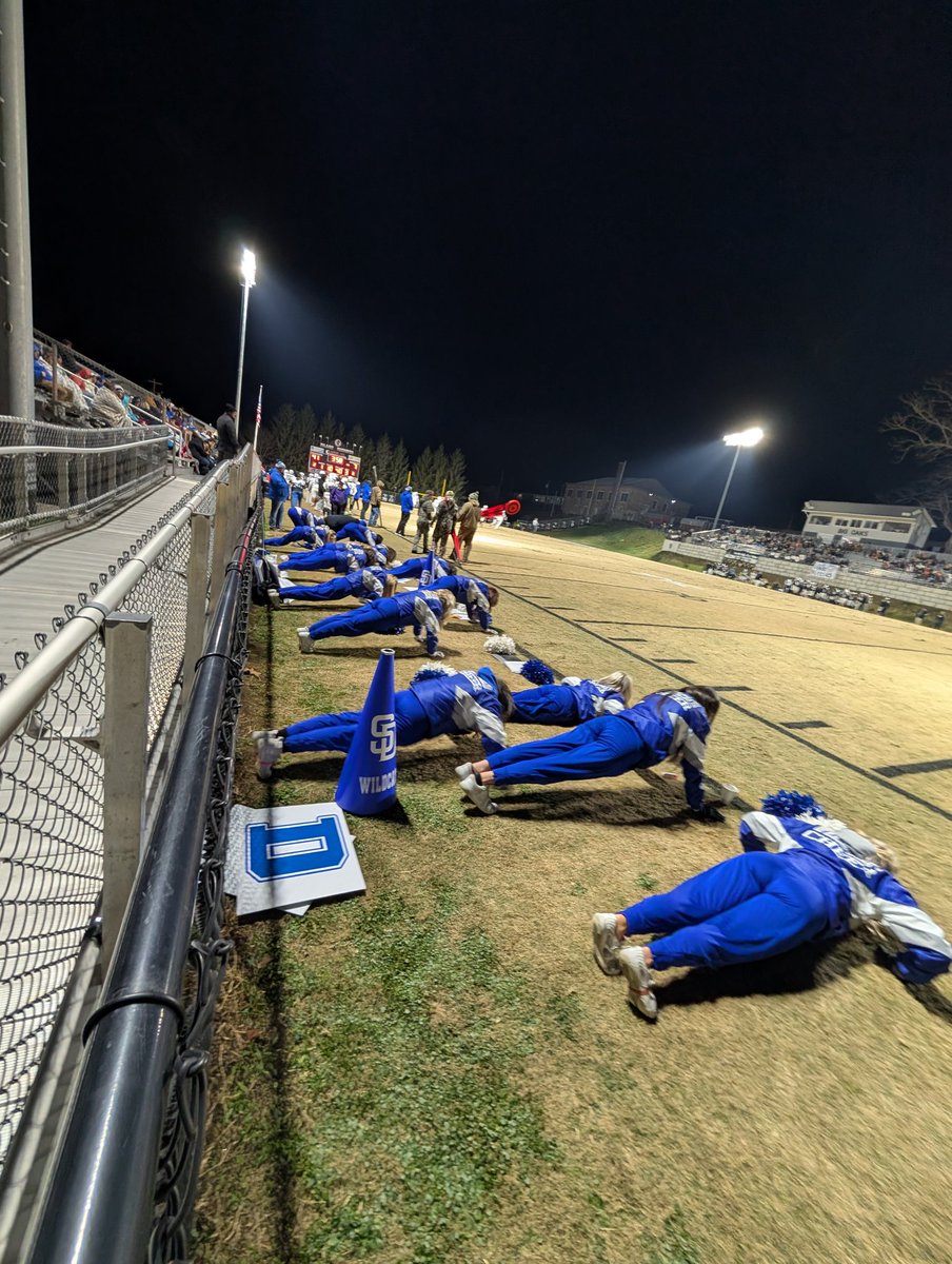 SDHS Varsity Cheer tweet media