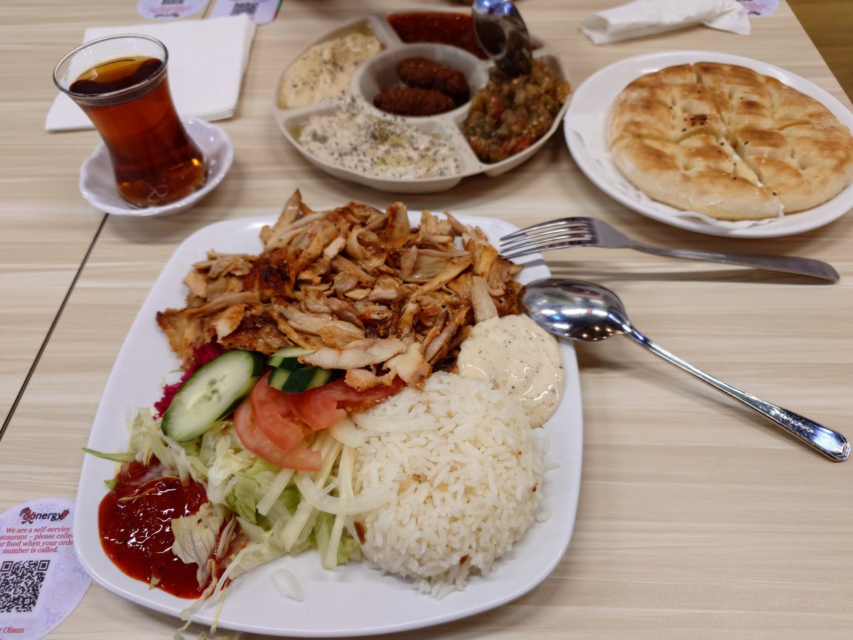 shhrbsh's tweet photo. My Saturday 😎 
#Donergy
#TurkishKebab
#CommuneCafe
#Technics
#AZ100
#60thAnniversary
#SonyXperia
#1VII https://t.co/q414StkneN