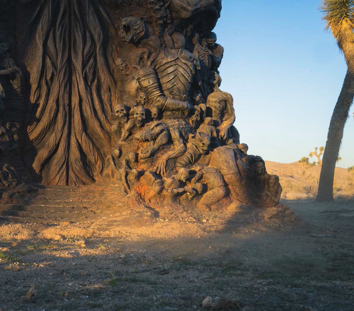 RinoTheBouncer's tweet image. NEWS: Geoff Keighley appears to be teasing a new game, with a 3 word location “regal.inspiring.thickness” points towards a location in the Mojave Desert, along with the artwork below🚀

What game do you think it is?🤔 #TheGameAwards