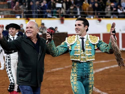 altoromexico_'s tweet photo. Talavante indulta un toro en Juriquilla
https://t.co/zroluzE9C3 https://t.co/59pHcvNvFD