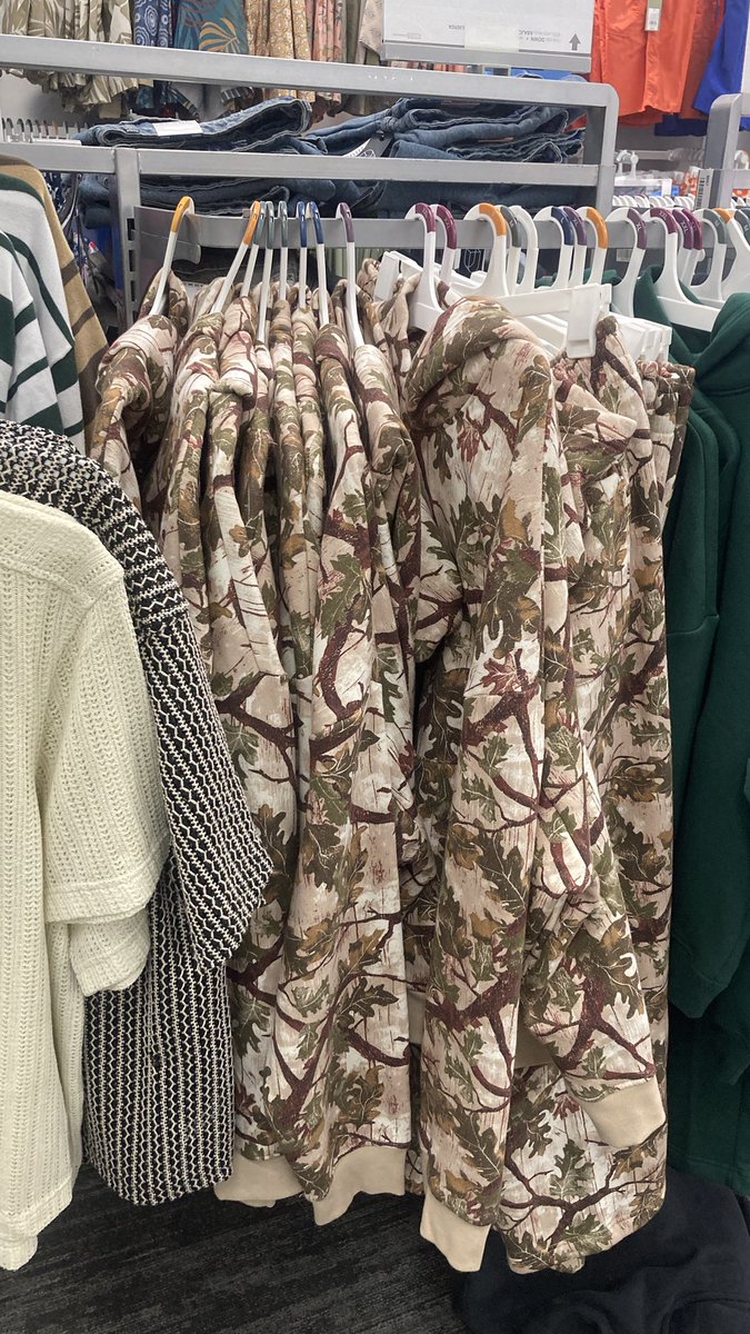 LibidoMariscos's tweet image. forest camo has broken midwest/southern containment