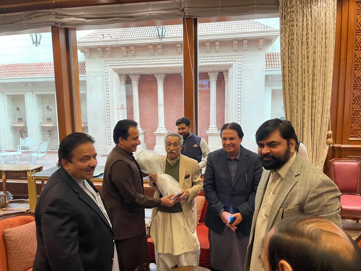 سینیئر رہنما مسلم لیگ ن رانا محمد اقبال صاحب کو وزیر قانون پنجاب کا قلمدان سنبھالنے پر پنجاب اسمبلی میں مبارکباد دی